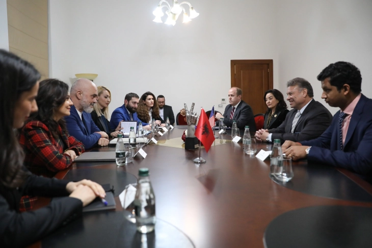 Eskobari vizitën në Tiranë e përfundoi me takimin me kryeministrin Rama
