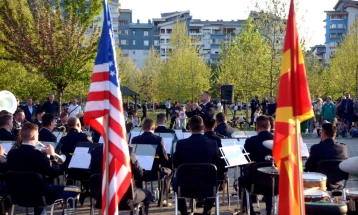 Porosi për paqe nga koncepti i përbashkët i orkestrave ushtarakë të armatave të Maqedonisë së Veriut dhe SHBA-së