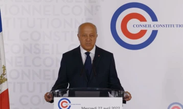 Këshilli kushtetues zyrtarisht e shpalli Emanuel Makronin për president të Francës