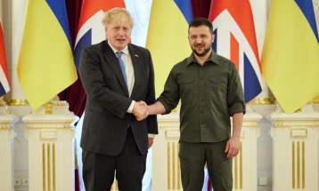 Britania e Madhe ofroi t'i trajnojë dhjetëra mijëra ushtarë ukrainas
