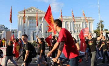 Dita e tetë e protestës kundër propozimit francez