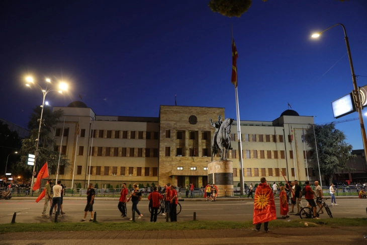 Përfundoi protesta kundër propozimit francez