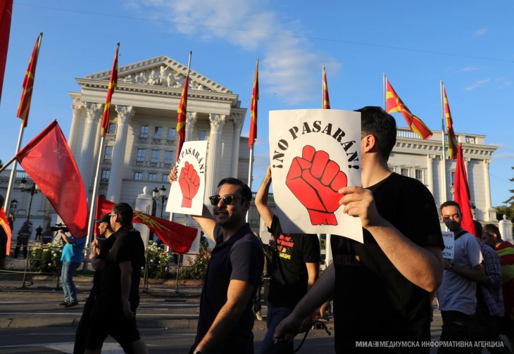 Dita e nëntë e protestave kundër propozimit francez