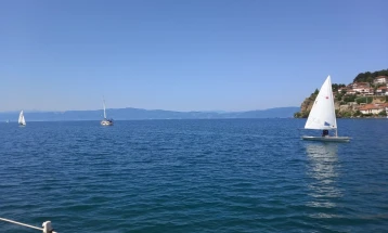 Nxirret nga uji trupi i një personi të mbytur në Liqenin e Ohrit