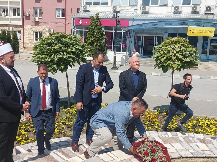 “Drita e Gonxhës” dhuroi freski mbi dallgët liqenore të Strugës