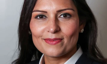 Ministrja britanike e Punëve të Brendshme Priti Patel ka dhënë dorëheqje