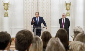 Lavrov: Rusia nuk sheh se pse do ta ruante praninë e deritanishme diplomatike në Perëndim