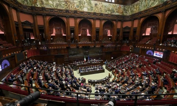 Dhoma e ulët e Parlamentit italian e mbështeti Qeverinë e Melonit