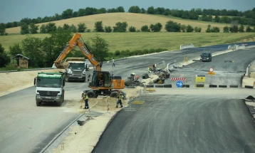 Parliament adopts law on construction of three highways by ‘Bechtel-Enka’