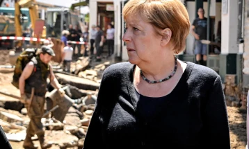 Merkel visits flood-affected areas in North Rhine Westphalia