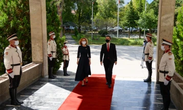 Defence Minister Shekerinska hosts Slovenian counterpart Tonin in Ohrid