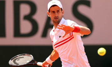US Open: Djokovic survives scare to keep calendar slam bid on track