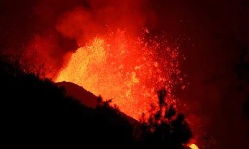 New vent forms at volcano on La Palma