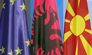 EU Commissioner Várhelyi against decoupling North Macedonia and Albania