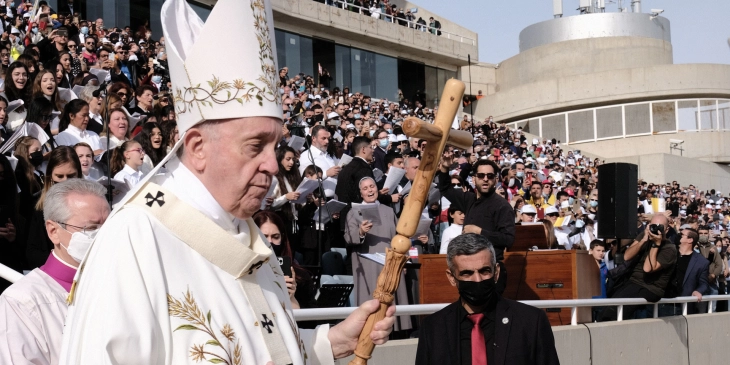 Pope Francis arrives in Greece for second leg of eastern Med trip