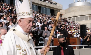 Pope Francis arrives in Greece for second leg of eastern Med trip