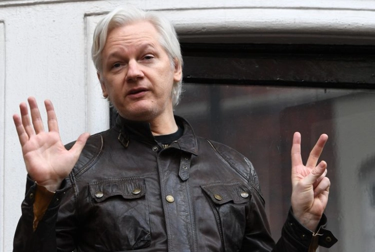High Court in London overturns ruling not to extradite Julian Assange