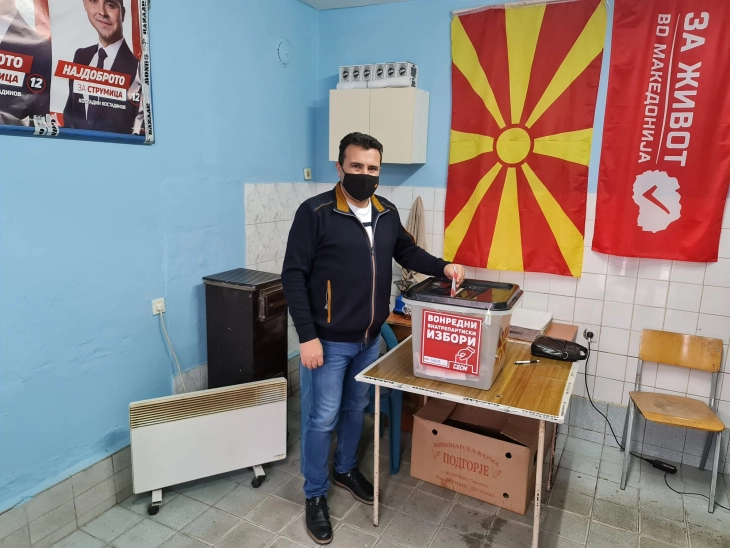 SDSM leader Zaev votes in intra-party elections