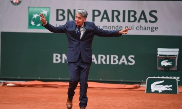 Spanish tennis legend Manolo Santana dies aged 83