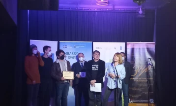 Journalists win awards for reporting about air pollution 