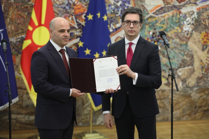 Pendarovski hands over government mandate to Kovachevski