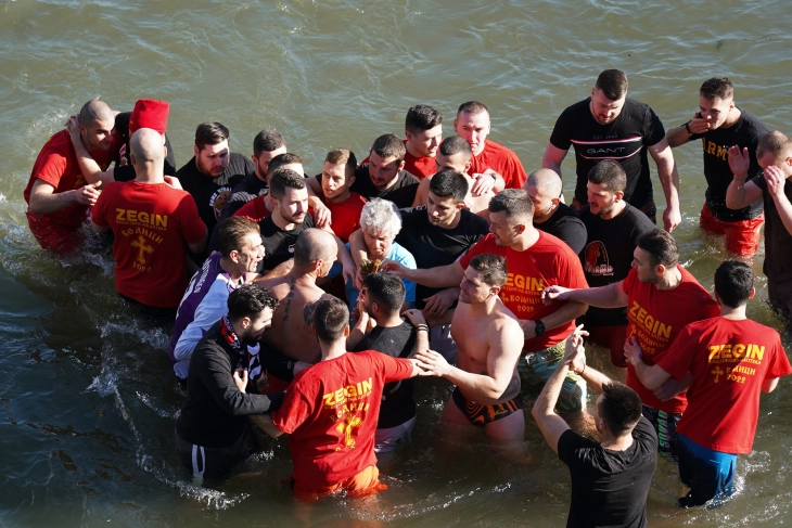 Skopje cross retrieved, dedicated to all Epiphany participants