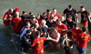 Skopje cross retrieved, dedicated to all Epiphany participants