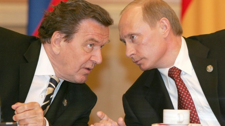 Report: Ex-German chancellor Schröder in Moscow for mediation effort