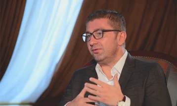 We have to break down barriers, create opportunities for citizens of North Macedonia and Serbia, Mickoski tells ‘Politika’