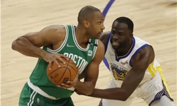 NBA Finals: Tatum sets career-high as Celtics win Game 1 on the road