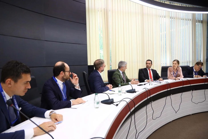 Bochvarski meets EIB representatives for talks on third phase of railway connection with Bulgaria