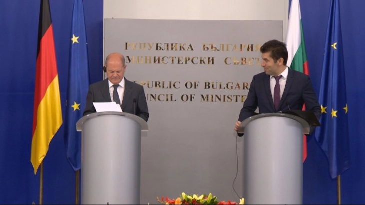 Scholz says he strongly supports reaching agreement to start EU talks with North Macedonia and Albania