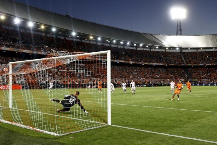 Netherlands 2-2 Poland: Depay misses late penalty after comeback