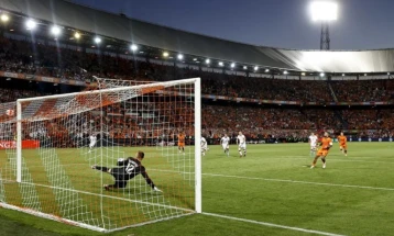 Netherlands 2-2 Poland: Depay misses late penalty after comeback