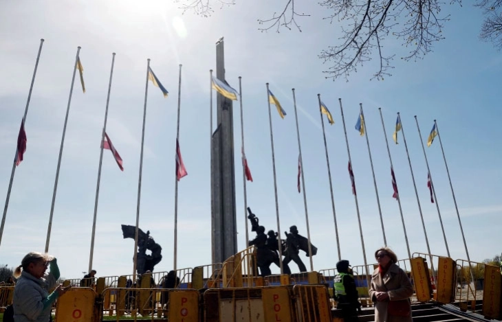 Latvia decides to dismantle all monuments to totalitarian regimes