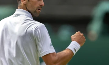 Djokovic fights past Norrie to set up Kyrgios final at Wimbledon