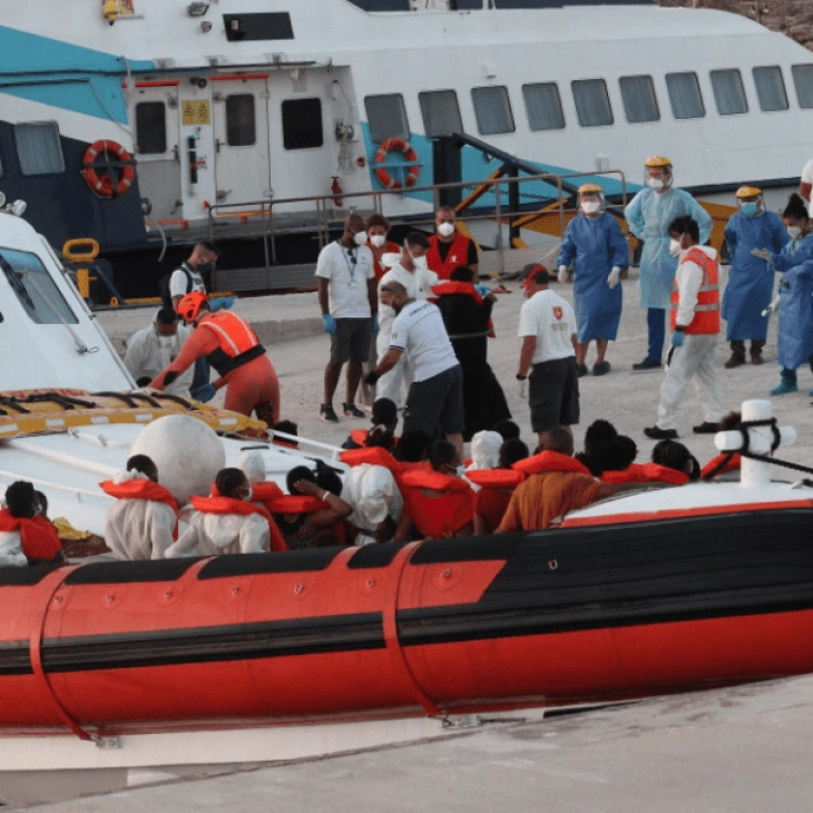 Lampedusa migrants to be relocated after clearing of overcrowded camp