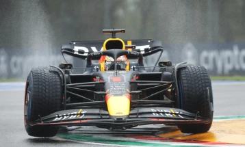 Verstappen beats Ferraris for sprint race win and Austria GP pole