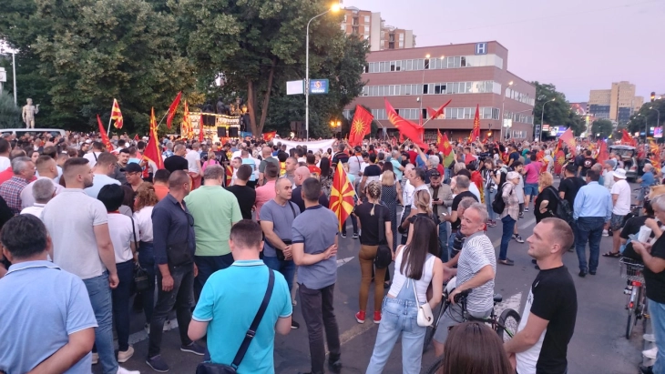 Protest held in Skopje against French proposal