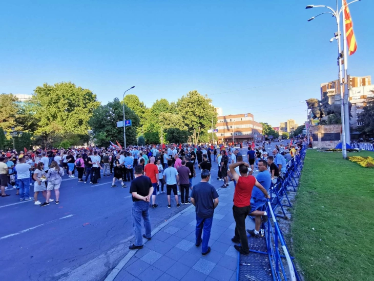 Protest against French proposal ends in front of Parliament