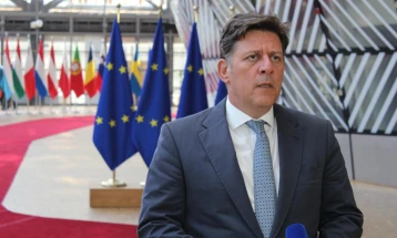 Varvitsiotis: Very important day for EU, we’ll work together for our common future