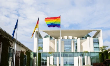 Bundestag raises rainbow flag for first time as Berlin hosts Pride