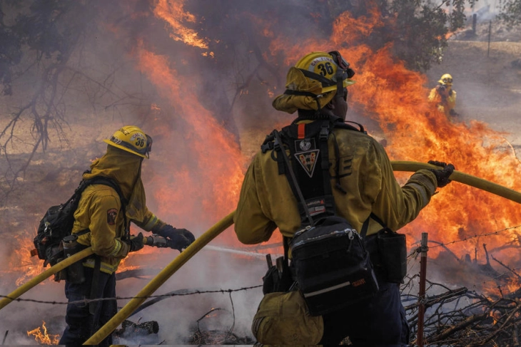 Oak fire near Yosemite expands, thousands threatened