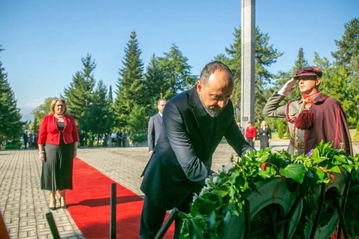 Government delegations lay flowers on occasion of Ilinden