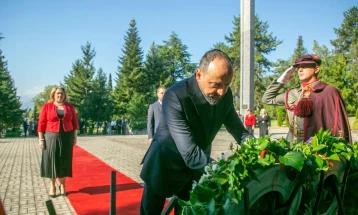 Government delegations lay flowers on occasion of Ilinden
