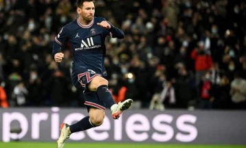Messi double helps PSG begin title defence in emphatic style