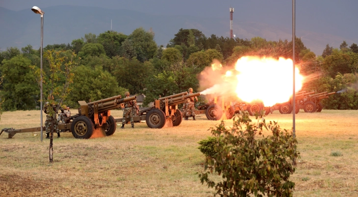 Honorary artillery fire to mark Army's milestone