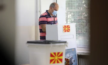 Voters in Mavrovo-Rostushe and Centar Zhupa vote for mayor; Tetovo elects municipal councilors 