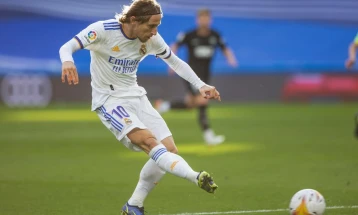 Modric scores stunner in rampant Blancos victory