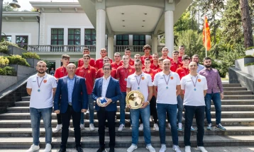 Pendarovski meets Junior Handball Team after 2022 EHF win
